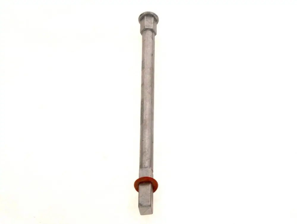 Bosch-Spindel aus Metall mit einem runden Kopf und einem quadratischen Ende. Auf dem Körper befindet sich ein roter Gummiring.